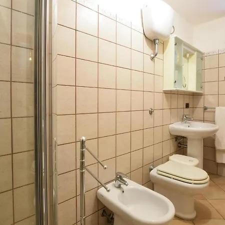 2 Bedroom Gorgeous In S,caterina Di Pittinur Holiday home *