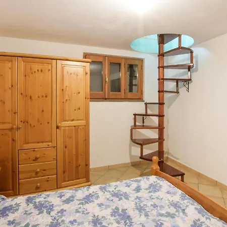 Holiday home 2 Bedroom Gorgeous In S,caterina Di Pittinur *